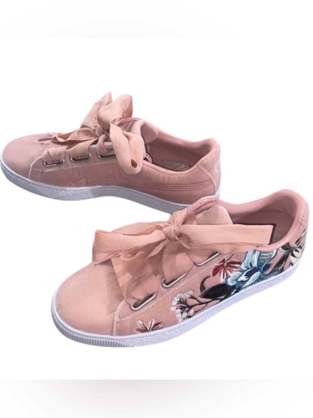 NWOT Women’s Pink Embroidered Puma Shoes Ribbon Laces